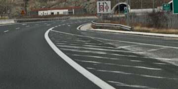 Τι είναι αυτές οι άσπρες γραμμές που υπάρχουν στο δρόμο -Το πρόστιμο αν οδηγείς πάνω σε αυτές