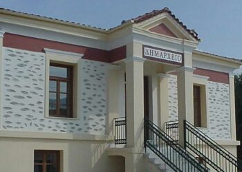 "Make A Wish": Στα «μπλε» το Δημαρχείο Βελβεντού για την Παγκόσμια Ημέρα Ευχής