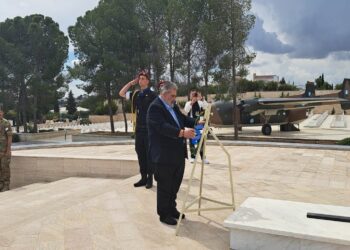 Φόρος τιμής στον Τύμβο της Μακεδονίτισσας από το κλιμάκιο του Δήμου Εορδαίας στην Κύπρο