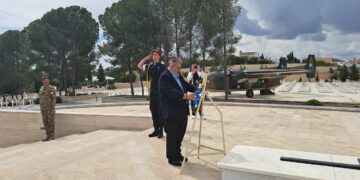 Φόρος τιμής στον Τύμβο της Μακεδονίτισσας από το κλιμάκιο του Δήμου Εορδαίας στην Κύπρο