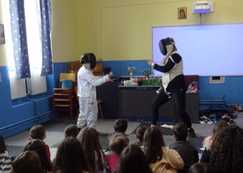 Μαθήματα ξιφασκίας στο Δημοτικό Σχολείο Πύργων από την Πανελληνιονίκη και Βαλκανιονίκη νηπιαγωγό Ζήνα Βοζίνου