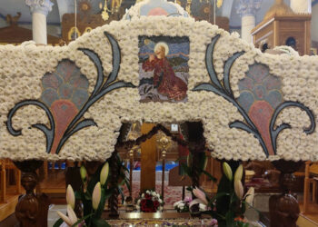 Με λευκά λουλούδια στολίστηκε ο Επιτάφιος στην Βλάστη Εορδαίας