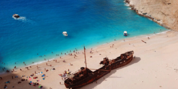 Ναυάγιο Ζακύνθου: Κλειστή η διάσημη παραλία για όλο το φετινό καλοκαίρι