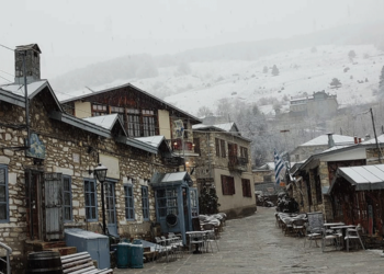 Νυμφαίο: Μεγάλη δευτέρα με "ψιλό χιονάκι" - "Χριστουγεννιάτικο σκηνικό" εν όψει του Πάσχα