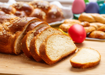 Πάσχα: Όλα τα μυστικά για να πετύχουν τα τσουρέκια της Λαμπρής