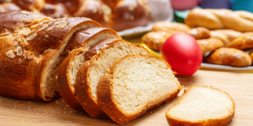 Πάσχα: Όλα τα μυστικά για να πετύχουν τα τσουρέκια της Λαμπρής