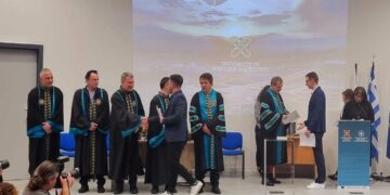 ΠΔΜ: Τιμητική πλακέτα στον π. Κοσμήτορα της Πολυτεχνικής Αθ. Τριανταφύλλου – Τελετή αναγόρευσης διδακτόρων και ορκωμοσία αποφοίτων