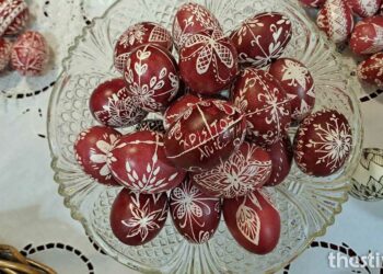 Οι “κεντητές” περδίκες από τη Δυτική Μακεδονία αναβιώνουν με το βάψιμο των πασχαλινών αυγών και εντυπωσιάζουν!