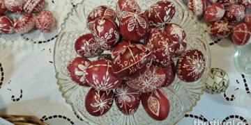 Οι “κεντητές” περδίκες από τη Δυτική Μακεδονία αναβιώνουν με το βάψιμο των πασχαλινών αυγών και εντυπωσιάζουν!