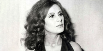 Πέθανε σε ηλικία 81 ετών η τραγουδίστρια Ρένα Κουμιώτη, μία μεγάλη ερμηνεύτρια του νέου κύματος