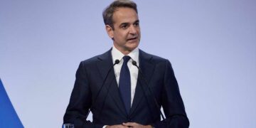 Πόσα κερδίζουν μισθωτοί, συνταξιούχοι και επαγγελματίες από το «πακέτο» Μητσοτάκη