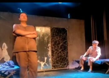 “Επίσημη πρώτη” στο Πνευματικό Κέντρο Πτολεμαΐδας για την Θεατρική Ομάδα ” Επέκεινα” με το έργο ” Το φιλί της Γυναίκας Αράχνης” του Μανουέλ Πουίγκ. (ρεπορτάζ της Κούλας Πουλασιχίδου)