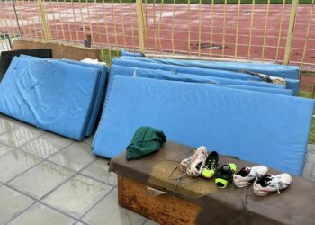 Καταστροφή εξοπλισμού χιλιάδων ευρώ στο Δημοτικό Στάδιο Σερβίων- Εικόνες ντροπής για την κατάσταση των υποδομών- Η ανάρτηση οργής από την πρωταθλήτρια Στέλλα Τζικανούλα