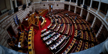 Σήμερα στη Βουλή η ψηφοφορία για το κόμμα Κασιδιάρη, στα «χαρακώματα» ΝΔ και ΣΥΡΙΖΑ για την τροπολογία