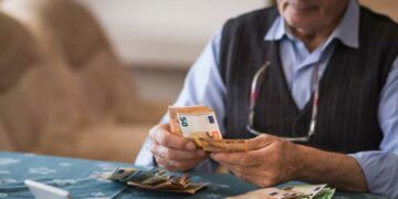 Συντάξεις Μαΐου: Συνεχίζονται οι πληρωμές - Ποιοι συνταξιούχοι πάνε ταμείο - Ακολουθούν τα επιδόματα του ΟΠΕΚΑ και ΔΥΠΑ