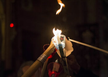 Το απόγευμα του Μ. Σαββάτου το Άγιο Φως στην Αθήνα με ειδική πτήση της AEGEAN