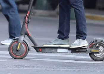 Τραγωδίες με ηλεκτρικά πατίνια σε Πάρο και Μύκονο: Νεκροί 26χρονος και 42χρονος σε λίγες ώρες