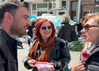 Στη λαϊκή και τα εμπορικά καταστήματα της Πτολεμαΐδας ο Σωκράτης Βατάλης: «Αυτοί που κατηγορούσαν το ΣΥΡΙΖΑ για κουπόνια, έχουν αναγάγει σε πολιτική αριστείας την παροχή επιδομάτων φτώχειας»