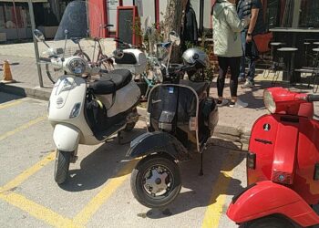Μαγνητίζουν τα βλέμματα οι δίτροχες κούκλες – Συνάντηση φίλων της Vespa στην Πτολεμαΐδα – Αναμένονται 80 αναβάτες από όλη τη χώρα-video