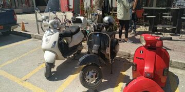 Μαγνητίζουν τα βλέμματα οι δίτροχες κούκλες – Συνάντηση φίλων της Vespa στην Πτολεμαΐδα – Αναμένονται 80 αναβάτες από όλη τη χώρα-video