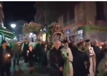 Η περιφορά του επιταφίου στα Σέρβια (βίντεο)