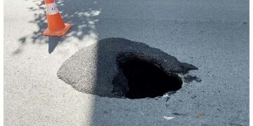 Άνοιξε η γη στην Παύλου Μελά στην Κοζάνη- Μεγάλη ζημιά σε κεντρικό αγωγό