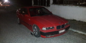 Μεσοποταμία Καστοριάς: ΙΧ που μετέφερε παράνομα αλλοδαπό δεν σταμάτησε για έλεγχο και προκάλεσε ζημιές σε περιπολικό