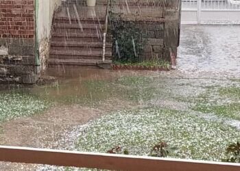 Έντονη χαλαζόπτωση αυτή την ώρα στην Πτολεμαΐδα (βίντεο-φώτο)