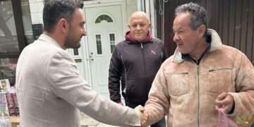 Ο Σωκράτης Βατάλης στη λαϊκή της Κοζάνης και τα εμπορικά καταστήματα: «Τα πολιτικά προτάγματα του ΣΥΡΙΖΑ, κτήμα ολόκληρης της κοινωνίας»