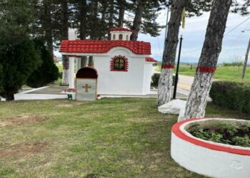 Εσπερινός στο παρεκκλήσι των Αγίων Κωνσταντίνου και Ελένης σήμερα στην Ασβεστόπετρα