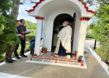 Παρουσία αρκετών κατοίκων ο  εσπερινός στο εξωκκλήσι των Αγ. Κωνσταντίνου και Ελένης στην Ασβεστόπετρα