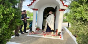 Παρουσία αρκετών κατοίκων ο  εσπερινός στο εξωκκλήσι των Αγ. Κωνσταντίνου και Ελένης στην Ασβεστόπετρα