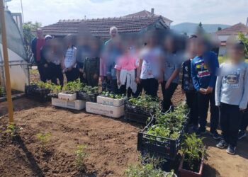 Εορδαία: Την έκθεση παραδοσιακών φυτών του Παύλου Σαββίδη επισκέφθηκαν μαθητές του σχολείου Άρδασσας