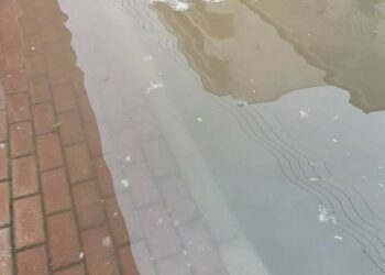 Πτολεμαΐδα: Πλημμύρες από τη σφοδρή καταιγίδα – Επί ποδός το προσωπικό του Δήμου με τα αποφρακτικά μηχανήματα και η Πυροσβεστική Υπηρεσία – Σφοδρότατο και το χαλάζι που έπεσε