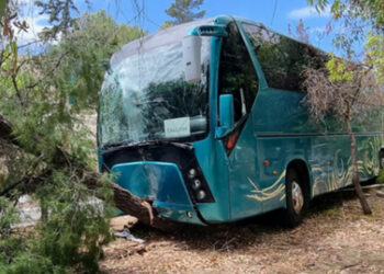 Αίγινα: Τρεις μαθήτριες στο νοσοκομείο μετά από ατύχημα με πούλμαν