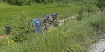 Ανατροπή βυτιοφόρου που μετέφερε γάλα στην Εθνική Οδό Πτολεμαΐδας – Κοζάνης λίγο μετά την Ποντοκώμη