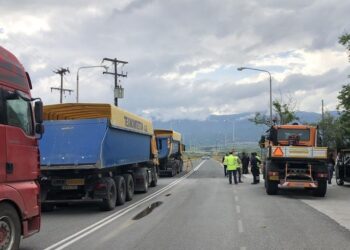 Ο Δήμαρχος Βελβεντού Μ. Στεργίου για τις δοκιμαστικές μετρήσεις στη Γέφυρα: “Αξιότιμοι κύριοι της Περιφέρειας, αιρετοί και υπάλληλοι των τεχνικών υπηρεσιών, μας έχετε μπερδέψει όλους και βαδίζουμε στο άγνωστο, με δική σας, αποκλειστικά, ευθύνη”