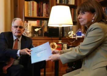 Εκλογές - Αποτελέσματα 2023: Τα επίσημα αποτελέσματα των εκλογών παρέδωσε ο Τασούλας στην Σακελλαροπούλου