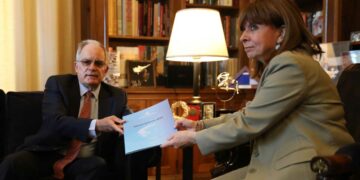 Εκλογές - Αποτελέσματα 2023: Τα επίσημα αποτελέσματα των εκλογών παρέδωσε ο Τασούλας στην Σακελλαροπούλου