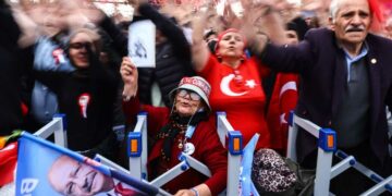 Εκλογές Τουρκία: «Ζεσταίνουν» τις μηχανές για τον δεύτερο γύρο, οι ενθουσιασμοί και οι αμφισβητήσεις