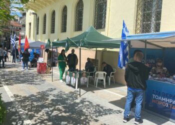 Μπήκαν τα εκλογικά περίπτερα των κομμάτων στην Κοζάνη