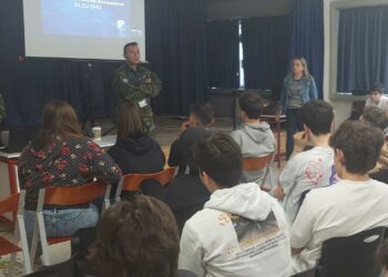 Ενημέρωση των μαθητών του 3ου Γενικού Λυκείου Κοζάνης από αξιωματικούς του στρατού για τα Ευρωπαϊκά σύνορα και τη Frontex