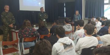 Ενημέρωση των μαθητών του 3ου Γενικού Λυκείου Κοζάνης από αξιωματικούς του στρατού για τα Ευρωπαϊκά σύνορα και τη Frontex