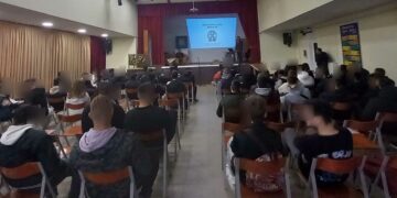 Αξιωματικός του Τμήματος Ασφάλειας Εορδαίας επισκέφθηκε το 1ο ΕΠΑΛ Πτολεμαΐδας με θέμα τα ναρκωτικά