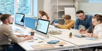 Θέλετε να εξελιχθείτε στον τομέα της εργασίας σας; 4 τρόποι για να το πετύχετε