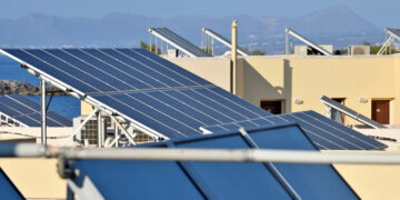 Φωτοβολταϊκά στη Στέγη: Το ύψος της επιδότησης και οι δικαιούχοι