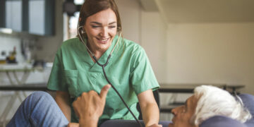 Hospital@Home: Με ΦΕΚ για νοσοκομειακή φροντίδα στο σπίτι αποχαιρετά ο Πλεύρης το υπ. Υγείας