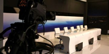 Η ώρα του debate: Όλα τα φώτα στραμμένα σήμερα στους πολιτικούς αρχηγούς, πυρετώδεις προετοιμασίες