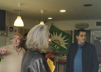 Η Σοφία Σακοράφα (ΜέΡΑ25) στο προεκλογικό κέντρο του ΠΑΣΟΚ στην Πτολεμαΐδα – Δείτε το βίντεο