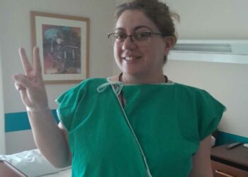 Στο μαιευτήριο η υποψήφια βουλευτής του ΠΑΣΟΚ Ν. Κοζάνης Παναγιώτα Καμαριάδου – Η φωτογραφία από την αίθουσα τοκετών